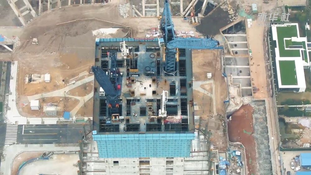 4天盖好一层楼！探秘“空中造楼机”